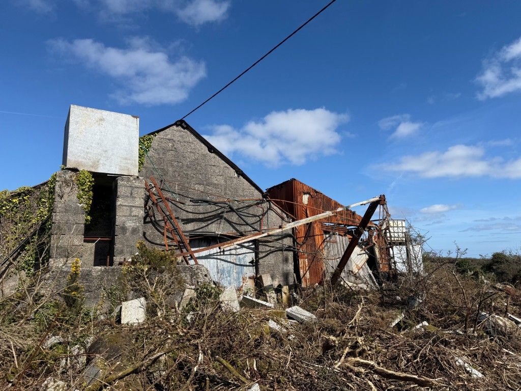 Property photo 3 of 9 Dilapidated Building 1