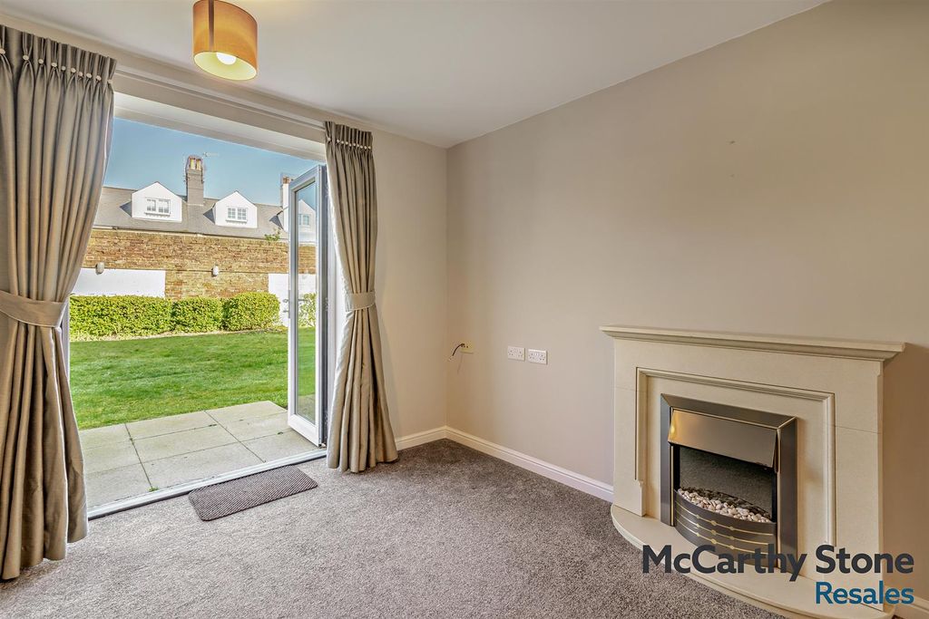 Property photo 3 of 26 8680833-Interior23-800.Jpg