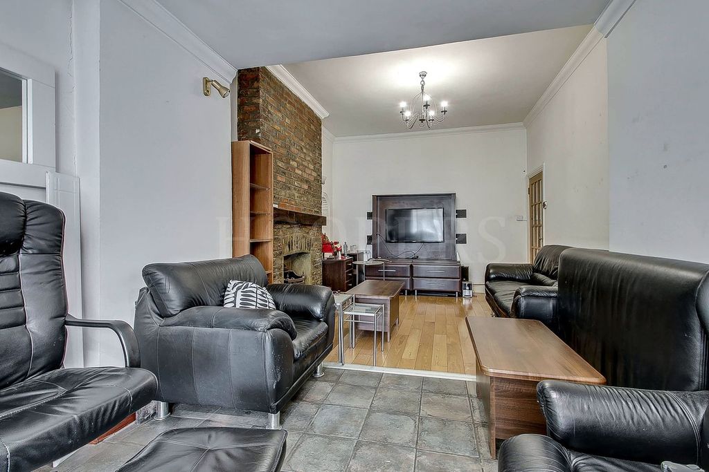 Property photo 3 of 13