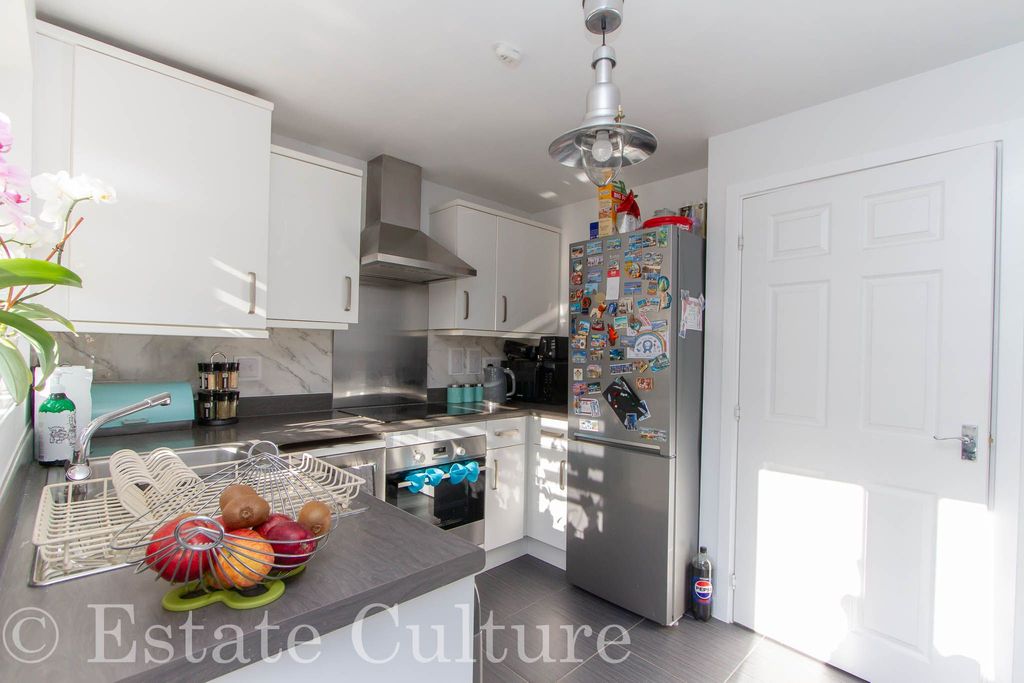 Property photo 2 of 28