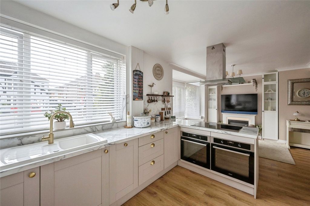 Property photo 2 of 14 Kitchen