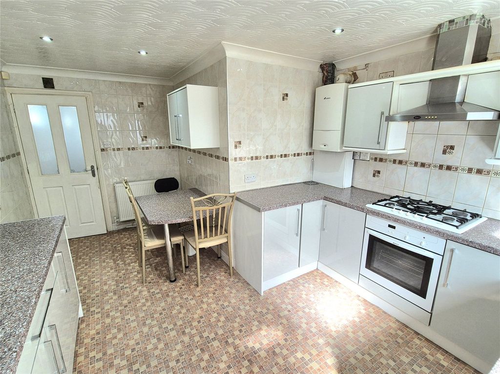 Property photo 3 of 14 Kitchen