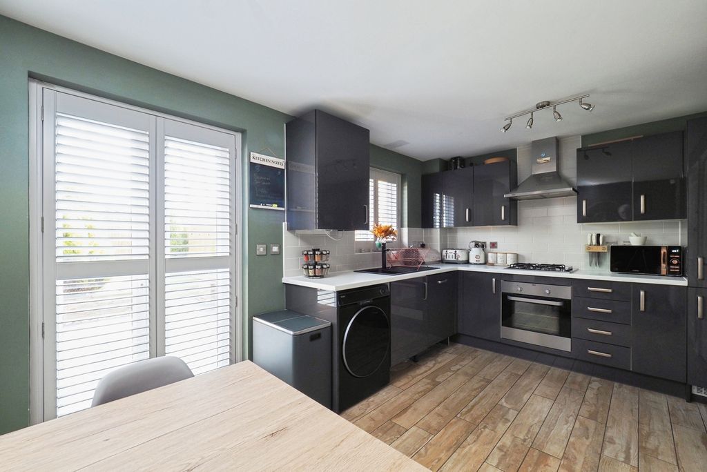 Property photo 2 of 17 Kitchen