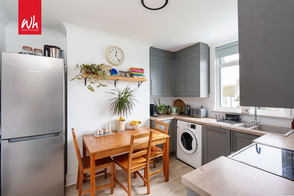 Property photo 3 of 13 Kit 2