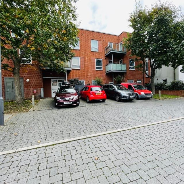 Property photo 1 of 7 2 Bed Flat For Rent