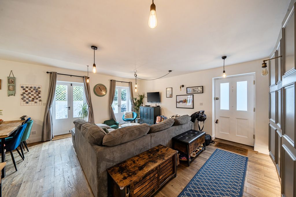 Property photo 3 of 20 1416506-8-6998510...