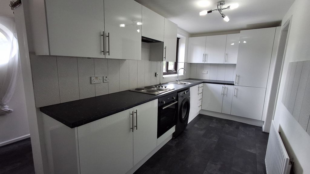Property photo 2 of 12 Kitchen