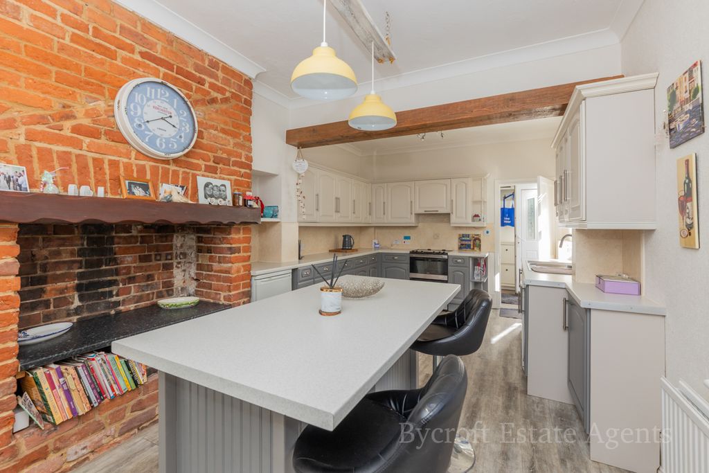 Property photo 2 of 18