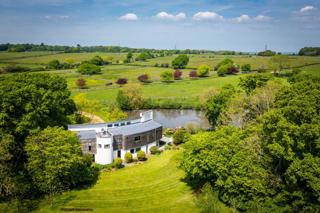 Property photo 1 of 33