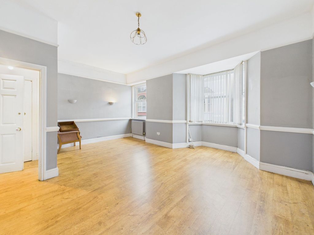 Property photo 2 of 25