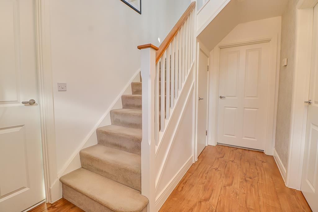 Property photo 3 of 34 Entrance Hall