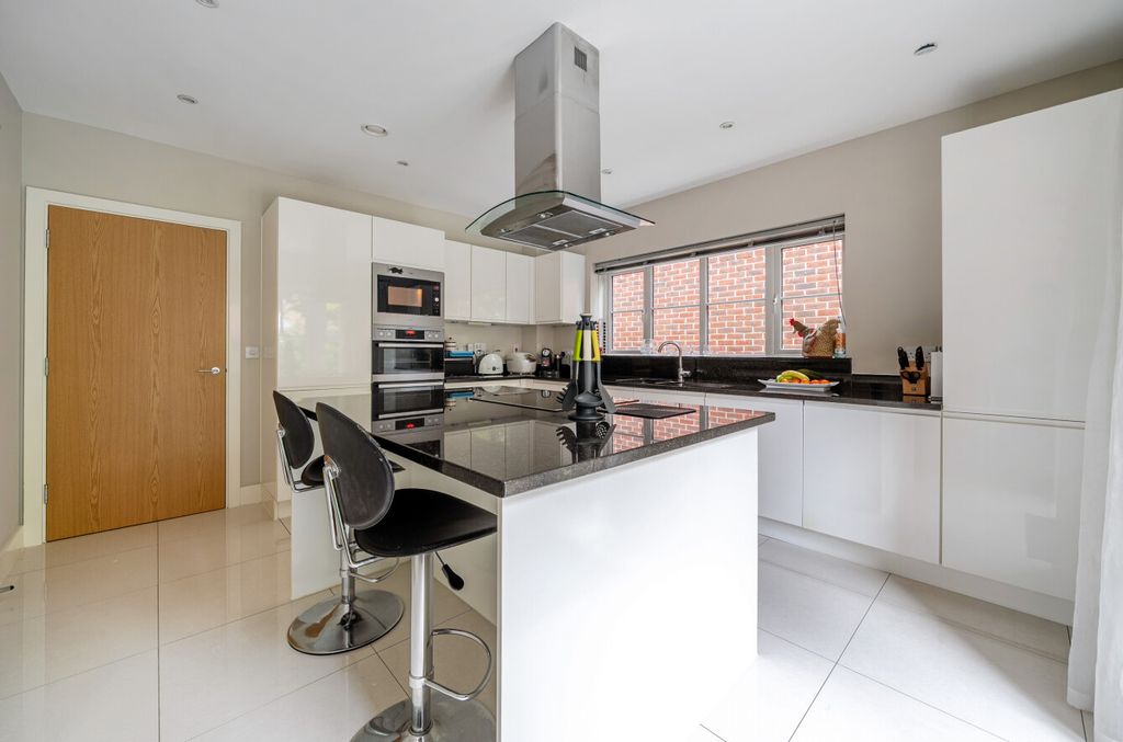Property photo 3 of 36 Breakfast Bar