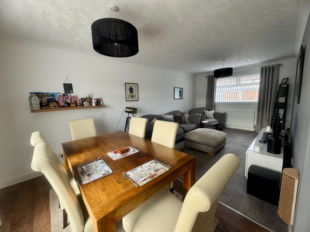 Property photo 3 of 12 Lounge/Diner