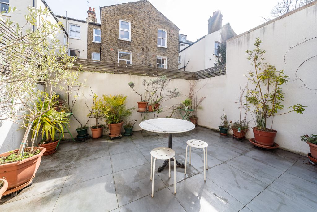 Property photo 3 of 25