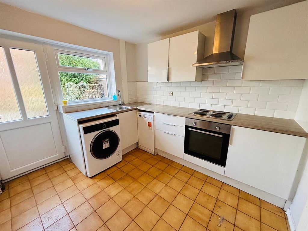 Property photo 3 of 12 Fitted Kitchen: