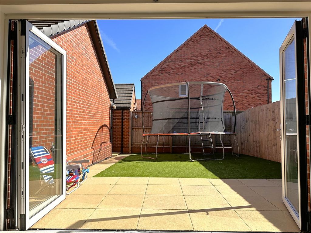 Property photo 3 of 23 Garden & Bi-Fold Doors 108