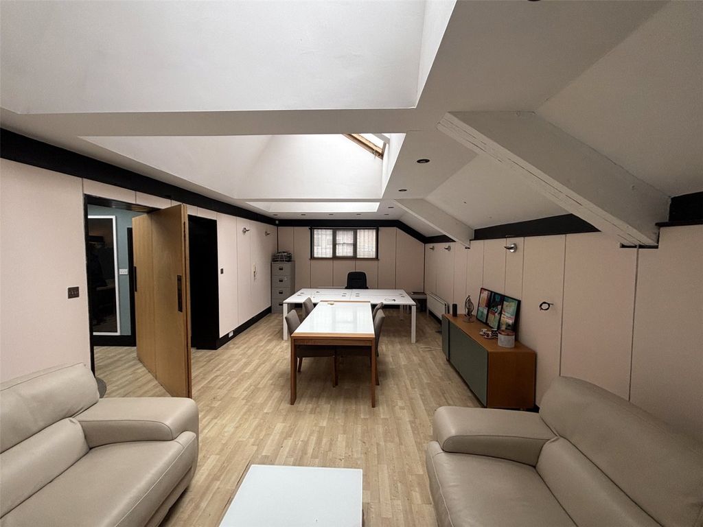 Property photo 2 of 6 Picture No. 06