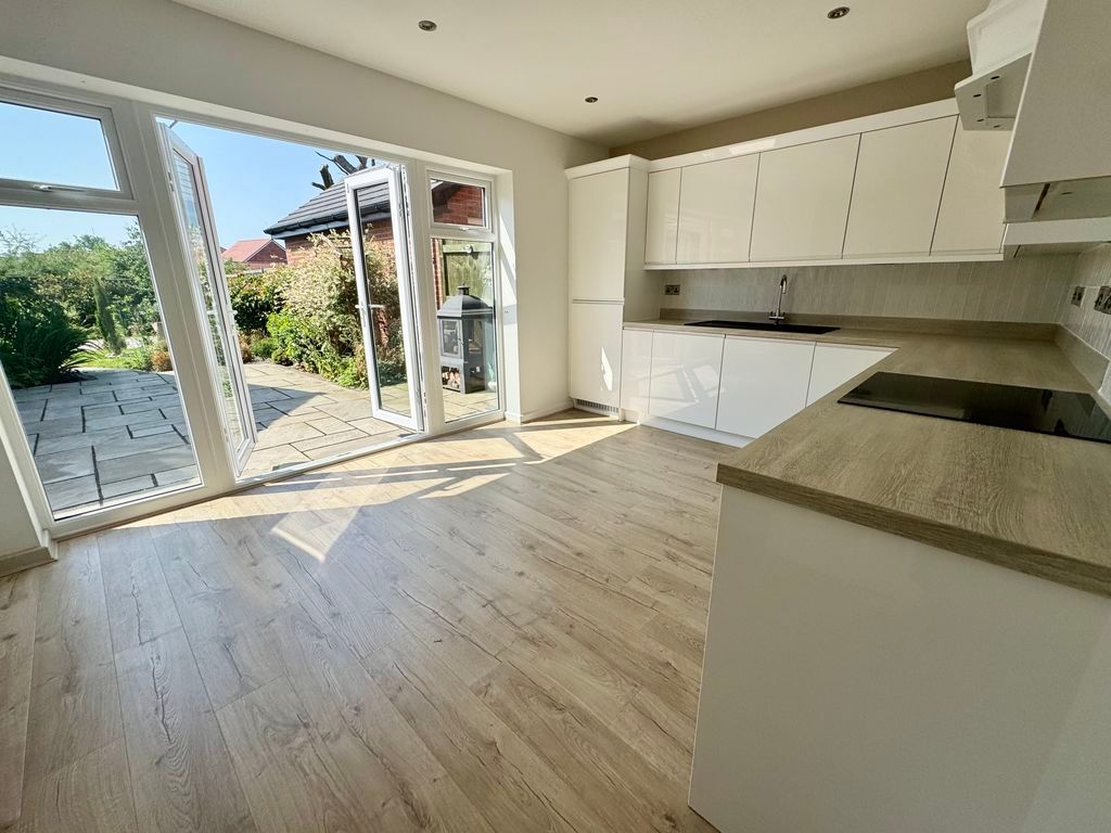 Property photo 2 of 32 Dining Kitchen
