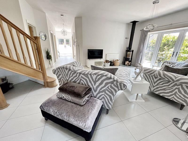 Property photo 3 of 34