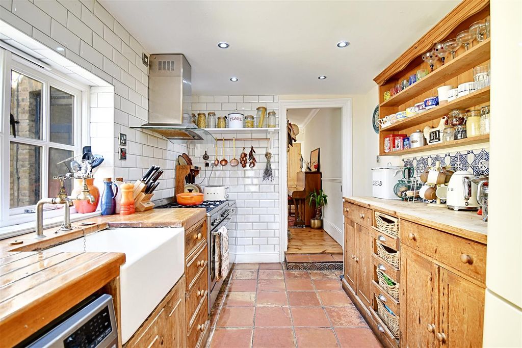 Property photo 3 of 30 Kitchen 1.Jpg