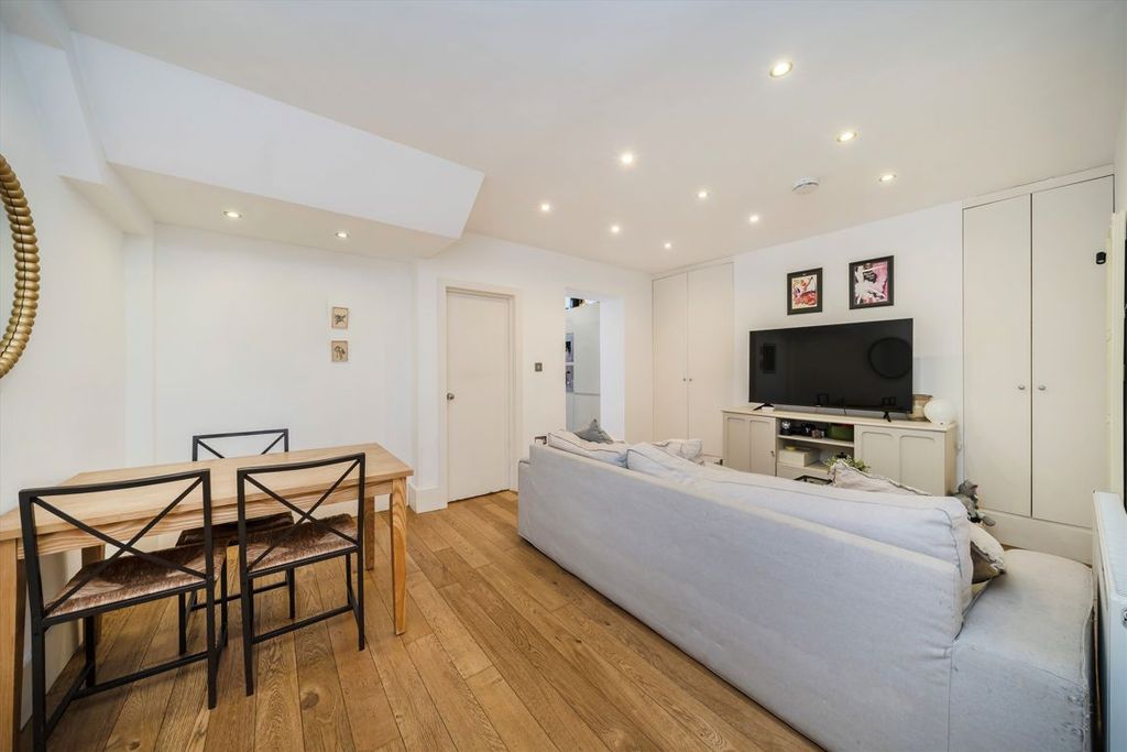 Property photo 2 of 8