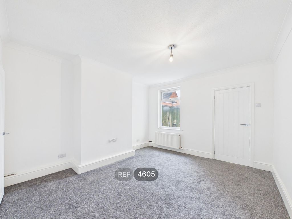 Property photo 3 of 9 Dining Room