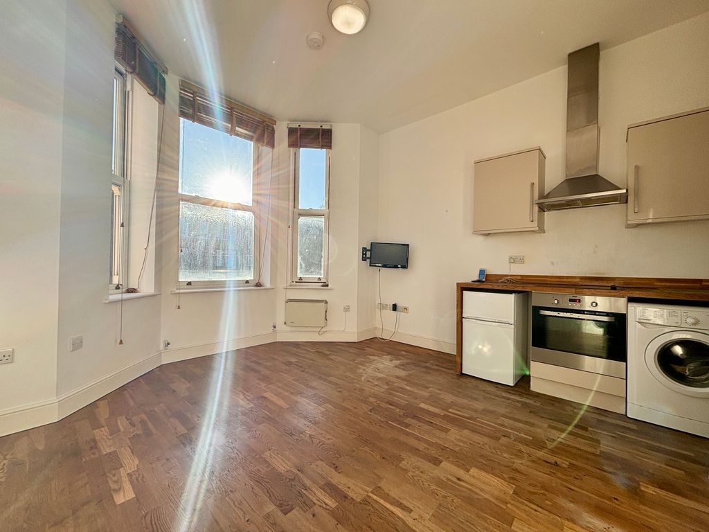 Property photo 3 of 6