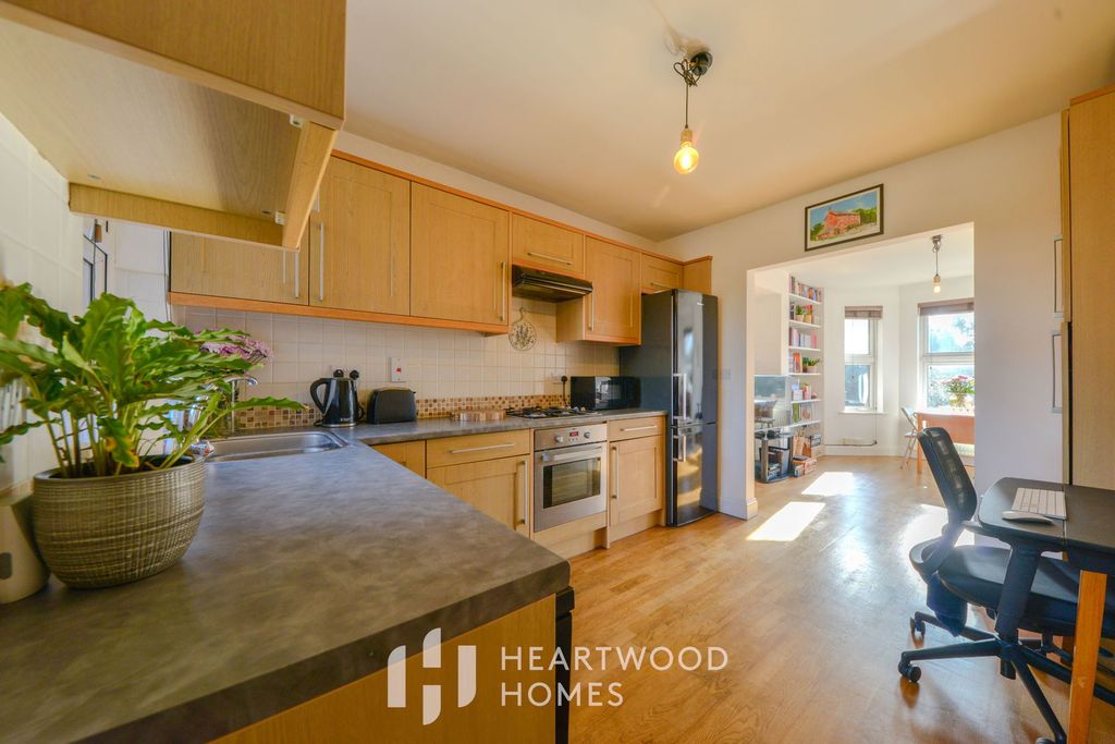 Property photo 2 of 10