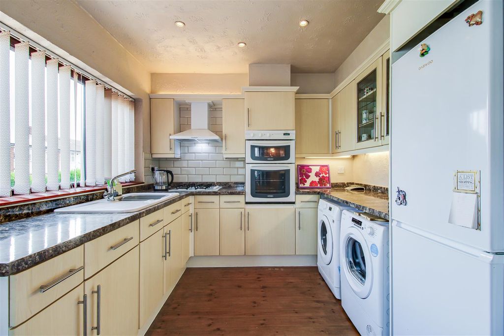 Property photo 3 of 15 Kitchen