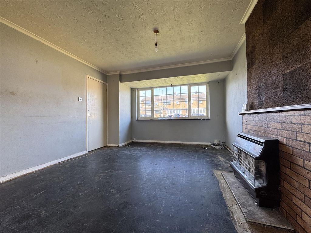 Property photo 3 of 27