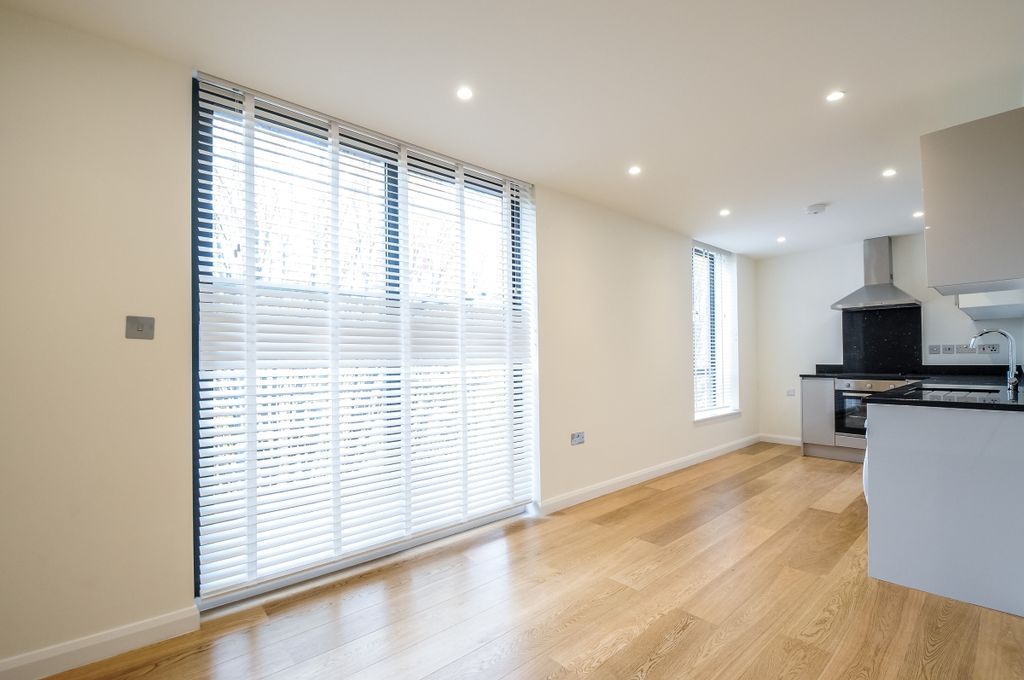Property photo 3 of 9 116 London Road (7)