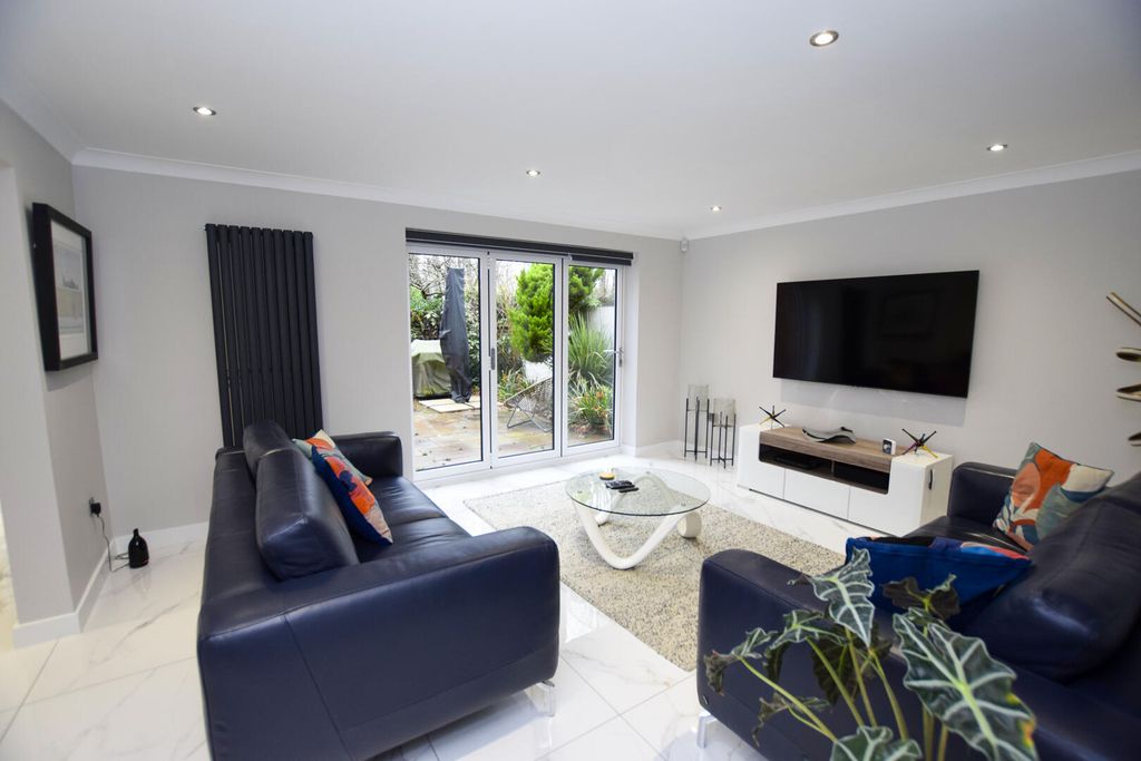 Property photo 3 of 16 Living Room