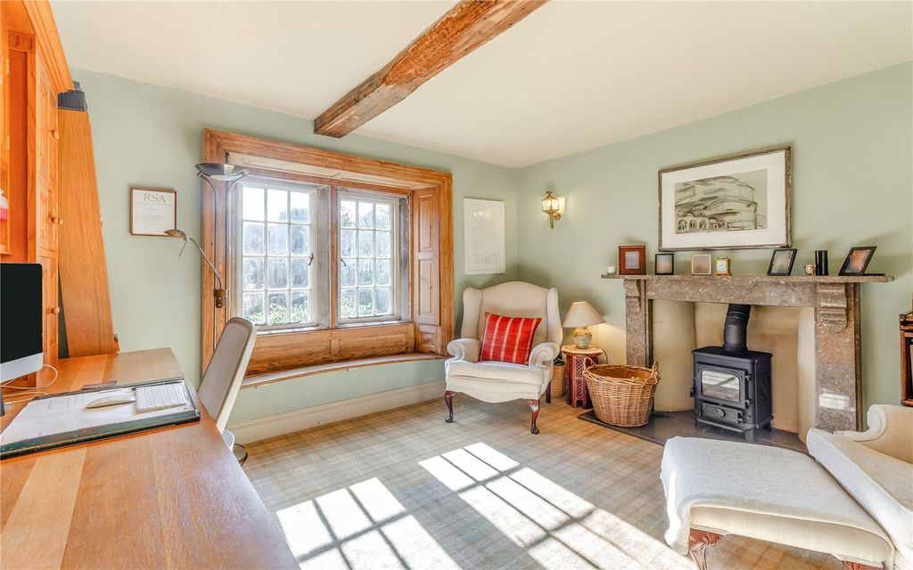 Property photo 2 of 24 Study / Snug