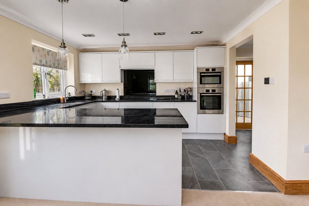 Property photo 2 of 17 2 - Picture No. 02