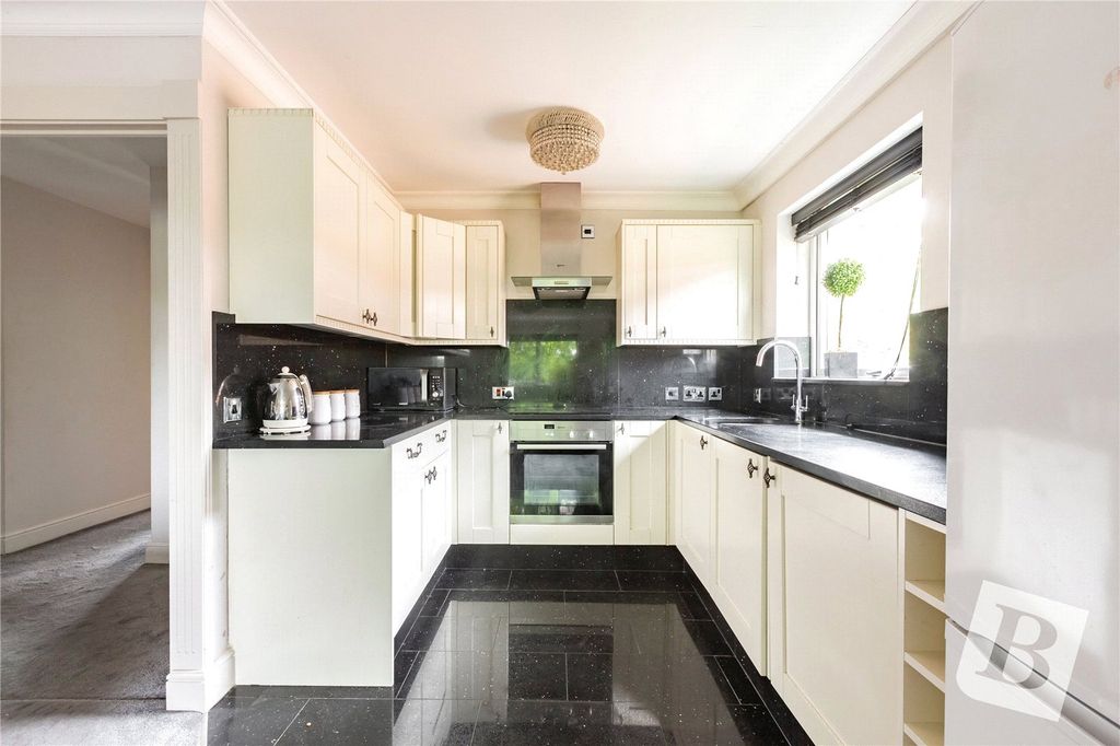 Property photo 2 of 10 Kitchen