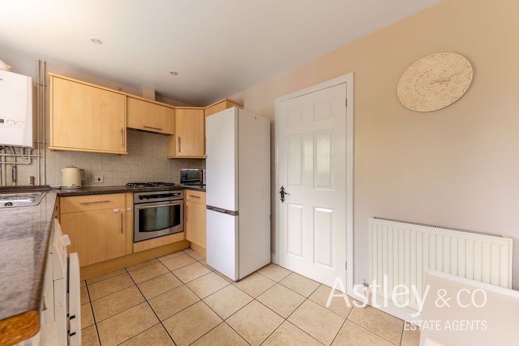 Property photo 3 of 14 Kitchen