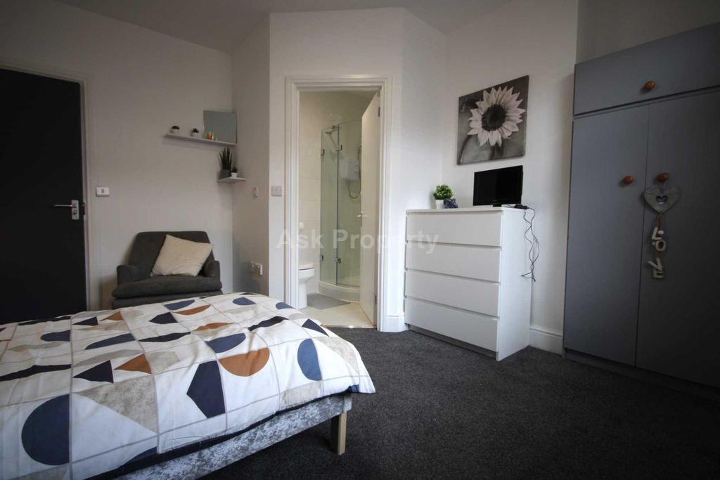 Property photo 2 of 3