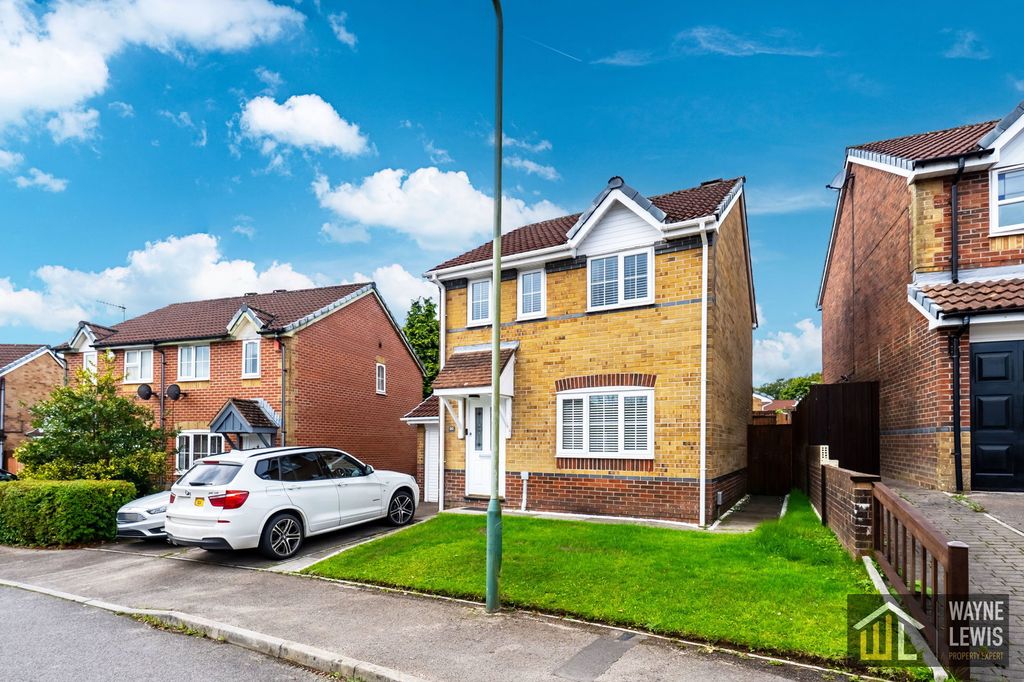 Property photo 1 of 32