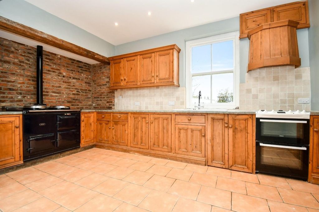 Property photo 2 of 14 Picture No. 12