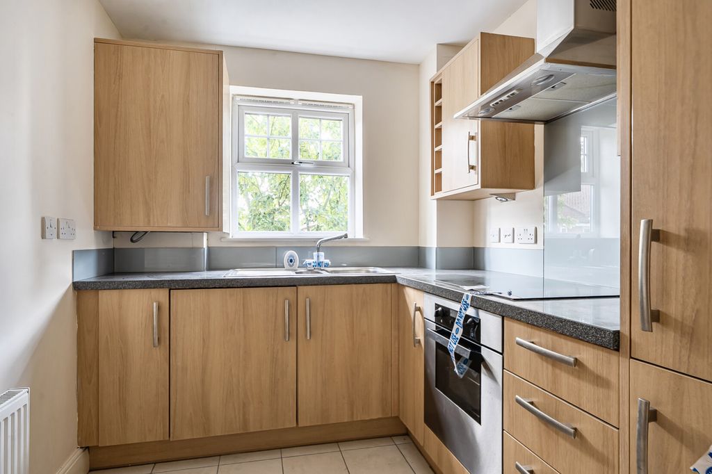 Property photo 3 of 19 Kitchen