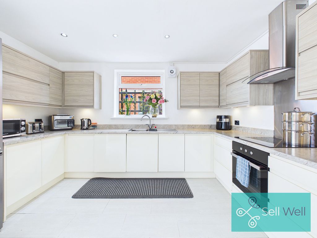 Property photo 2 of 31 Kitchen/Diner