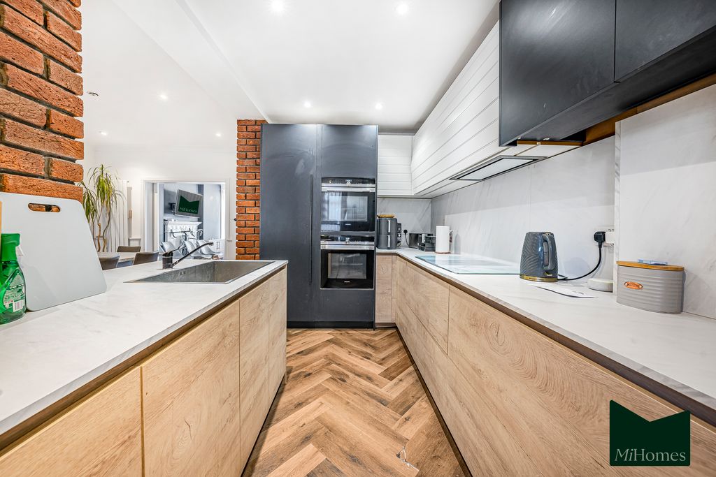 Property photo 2 of 30