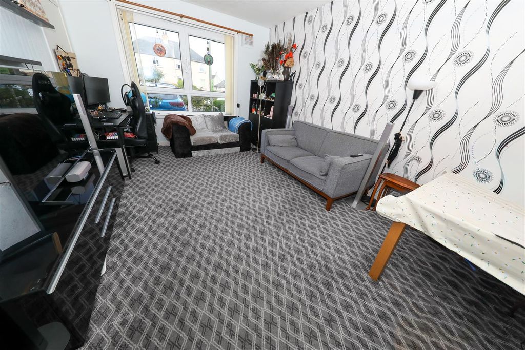 Property photo 3 of 16 B