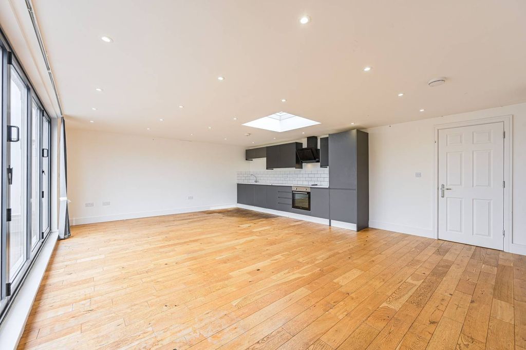 Property photo 1 of 27