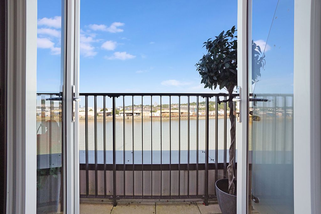 Property photo 1 of 18 2 Bedroom Apartment For Rent