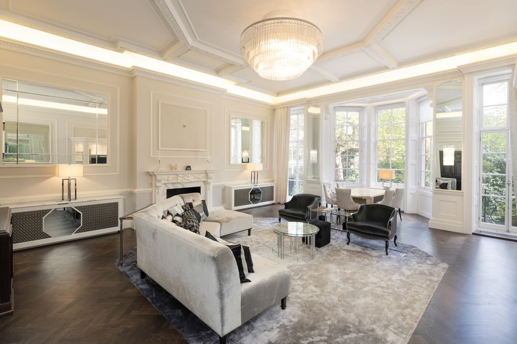 Property photo 1 of 20 Cadogan Square