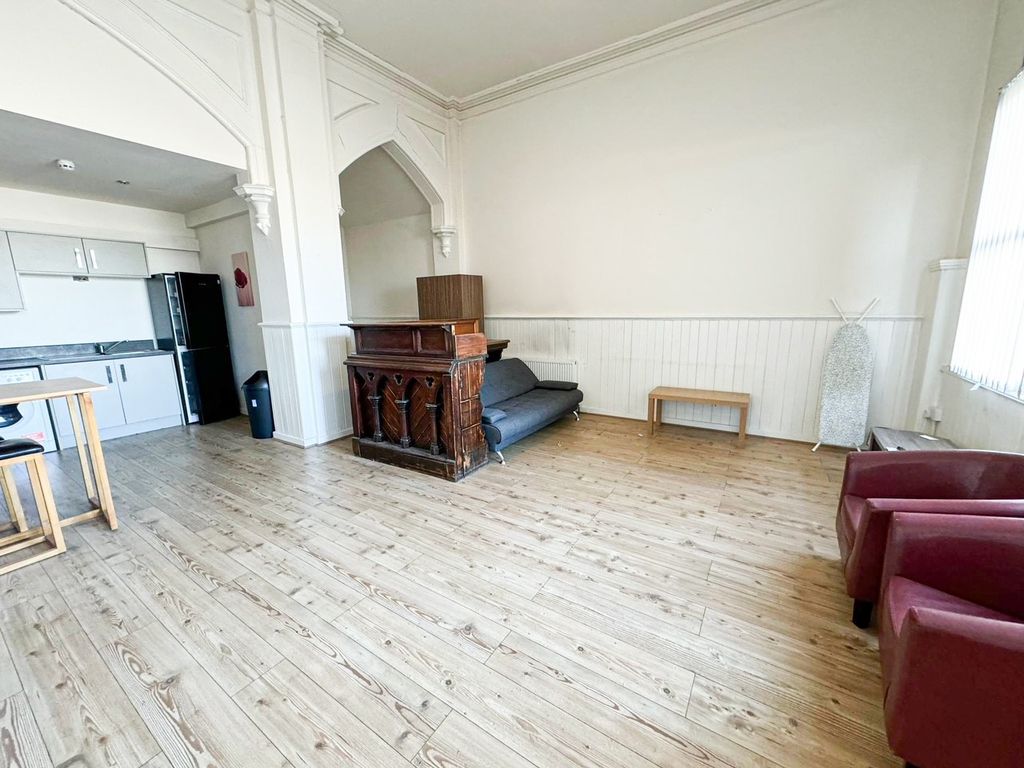 Property photo 3 of 4 Living Room