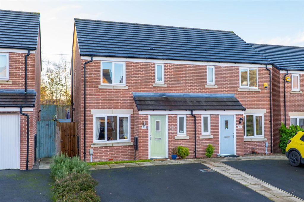 Property photo 1 of 21 Front External