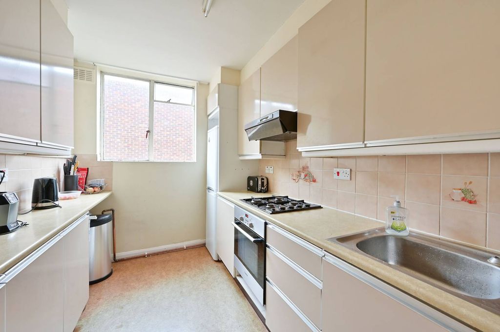 Property photo 3 of 6