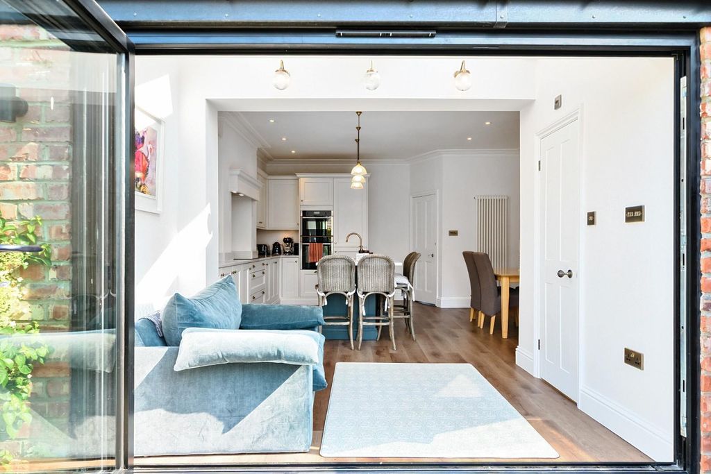 Property photo 3 of 17 9-6821c44B80Eea-1288174-Arw-9-1.Jpg